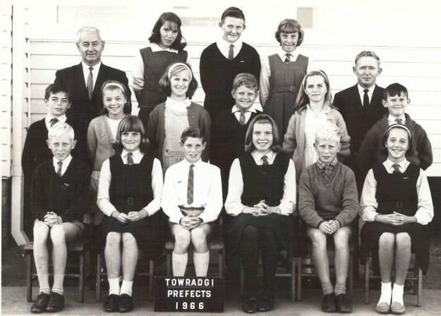 17489_592357144132469_1943329311_n