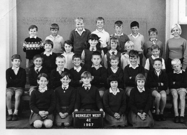 296202_563150540390232_1708080877_n